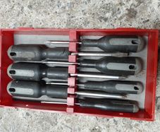 Teng screw driver set in tray