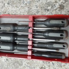 Teng screw driver set in tray
