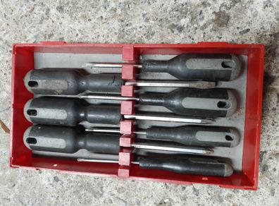 Teng screw driver set in tray