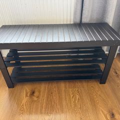 Black wooden shoe bench / shoe rack in very good condition.