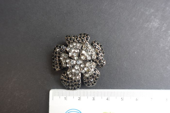 Flower-shaped Brooch with black and white crystals