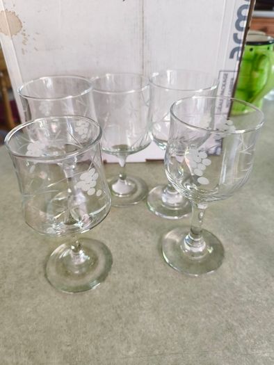 Duiske Irish Set Of 5 Crystal Wine Glasses Vine Vintage Handcut Glass