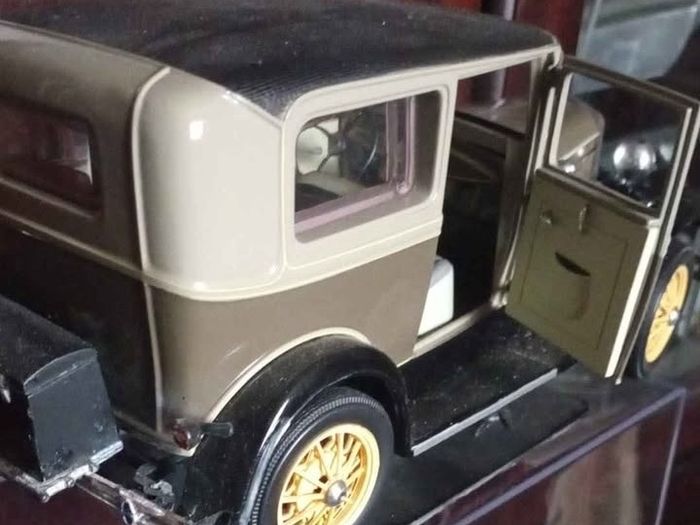 Vintage Sun Star 1931 Ford Model A Turbo Diecast Model