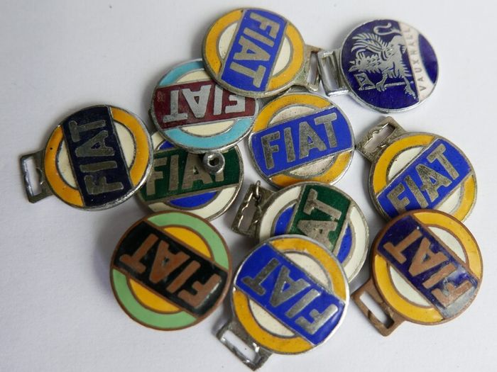 Vintage Collection FIAT Pins badges