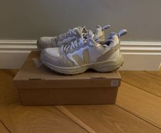 Veja trainers