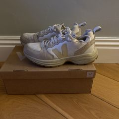 Veja trainers