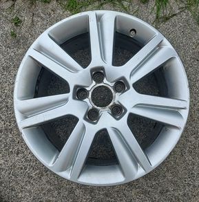 1 x Genuine Audi A4 B8 17'' Alloy Wheel - Delivery
