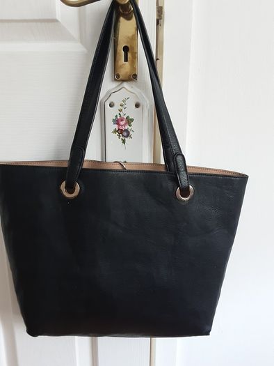 Hand/Shoulder Bag .. Colour: Black