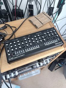 Roland SE-02 Studio Electronics