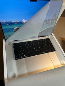 Macbook M5 Pro + AppleCare - 16 inch screen - 48GB memory 1TB