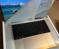 Macbook M5 Pro + AppleCare - 16 inch screen - 48GB memory 1TB