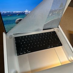 Macbook M5 Pro + AppleCare - 16 inch screen - 48GB memory 1TB