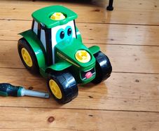 Tomy John Deere Build-A-Buddy Johnny Tractor