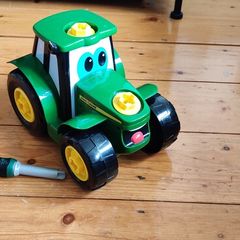Tomy John Deere Build-A-Buddy Johnny Tractor
