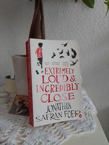 Extremely loud & incredibly close Jonathan Safran Foer