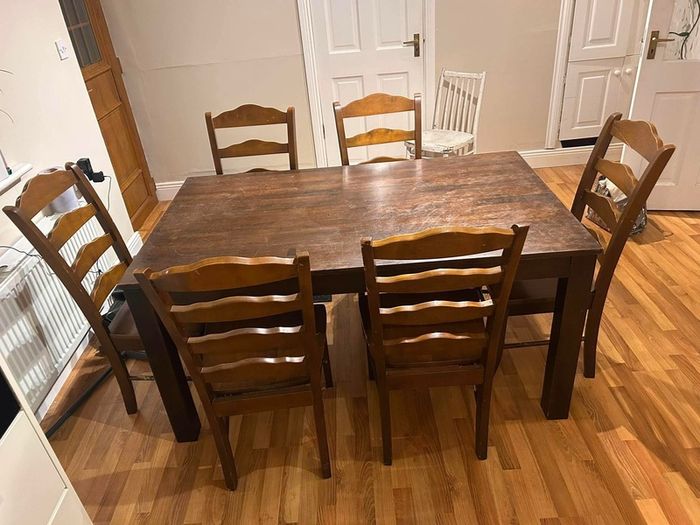 kitchrn table