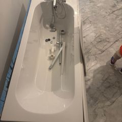 Bath tub