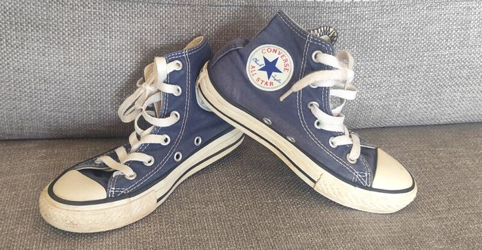 Kids Converse. Size Junior  UK 12