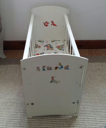 Doll bed