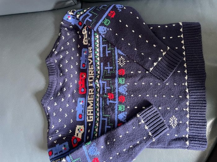 Gamer jumper size 6-7 y
