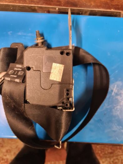 Nissan micra seat belt