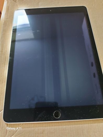 Apple Ipad Air 2nd Generation, 16GB, Space Gray, 94% Battery Life, No Activation Lock, but screen not displaying, and there is some damage to back top right corner, see pictures