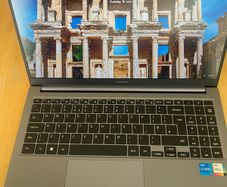 Samsung Galaxy Book 15.6 inch Intel i5 13th Gen 8GB RAM Excellent Condition