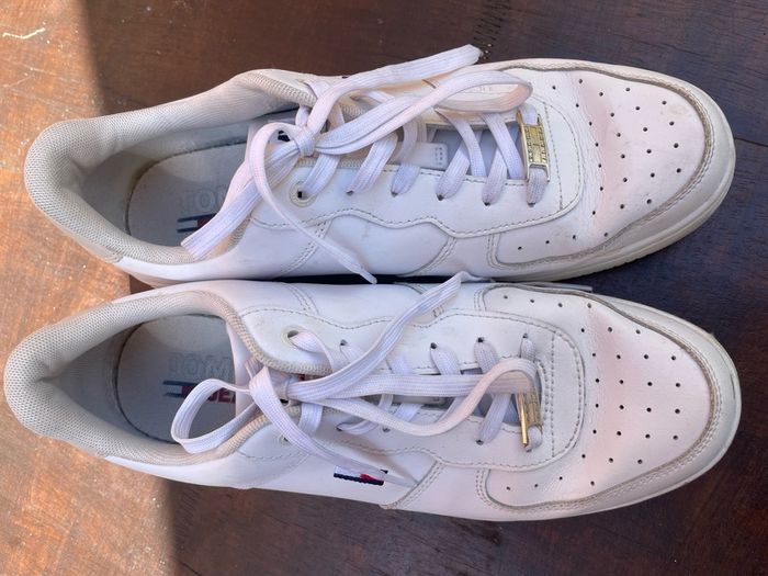 Tommy Hilfiger size 7.5