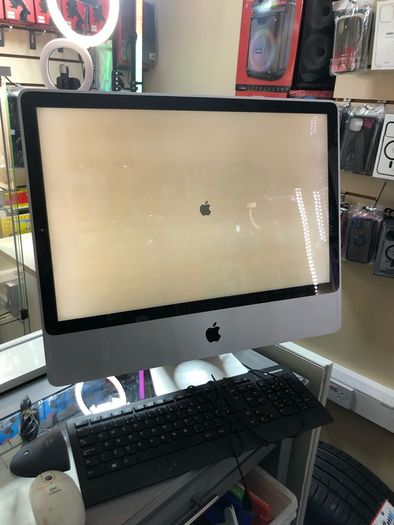 iMac 21 with keyboard and mouse.