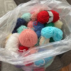 Bag of odds and ends wool