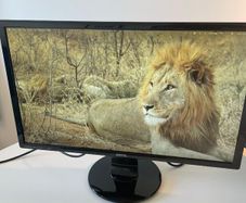 Monitor: 24" Full HD BenQ