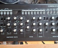 Roland Boutique SE 02 Analog Synthesizer