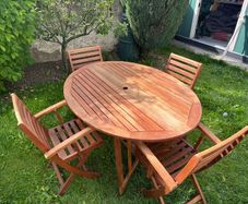 Garden table & chairs