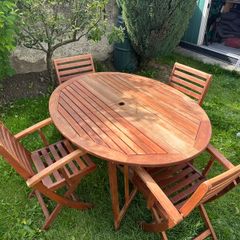 Garden table & chairs