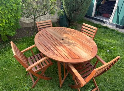 Garden table & chairs