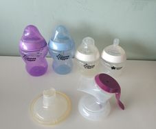 TOMMEE TIPPEE feeding bottles and manual breast bump