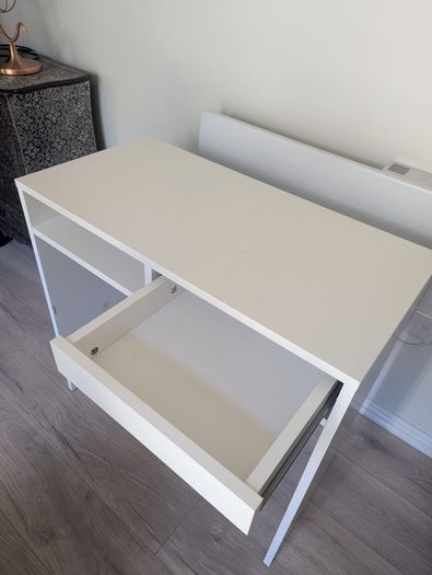White desk with drawer