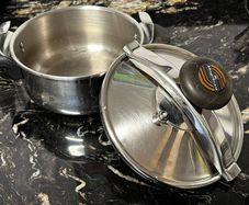 Stainless Steel Pressure Cooker (gas or vitro only)