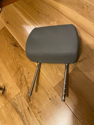 VW T5 Headrest