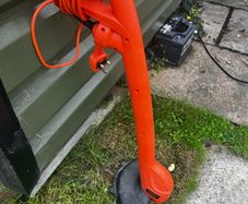 Black and Decker 23cm Strimmer