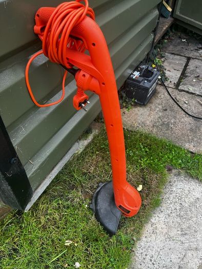 Black and Decker 23cm Strimmer