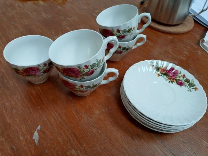 Ironstone Washington pottery hanley England, 5 tea cups and saucers