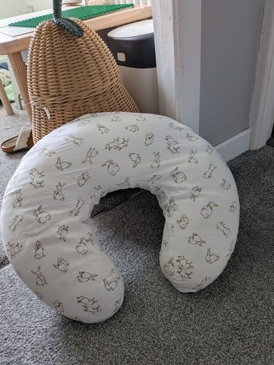breastfeeding pillow
