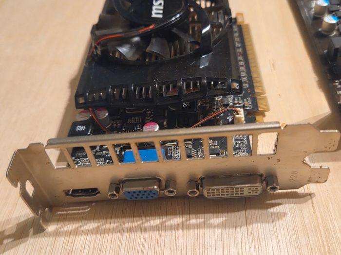 Msi B75ma-p45 + Intel I7-3770 + 16gb Ddr3 + Gt 630 2gb + Cooler