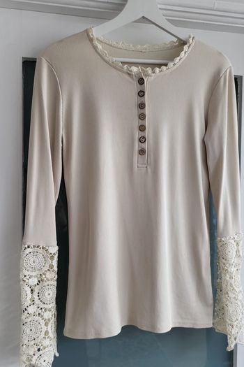 Unbranded beige top with crochet style sleeves Sz M (Fit 10-12 UK)