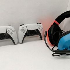 2 x Dual Sense Controller and Orzly Headset