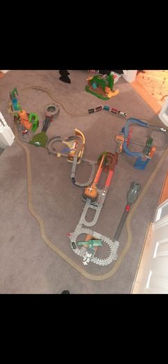Thomas the tank everything! train sets, engines, tracks, carriages.. New Value is more than e1000.