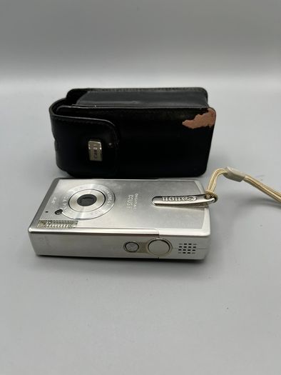 Canon Digital IXUS i PC1060 4.0MP Digital Camera Faulty - Spares and Repairs