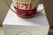 Ceramic bucket for reindeer food