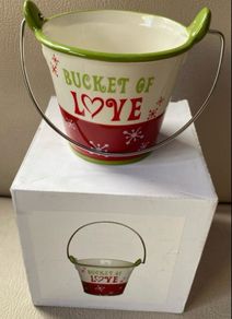 Ceramic bucket for reindeer food